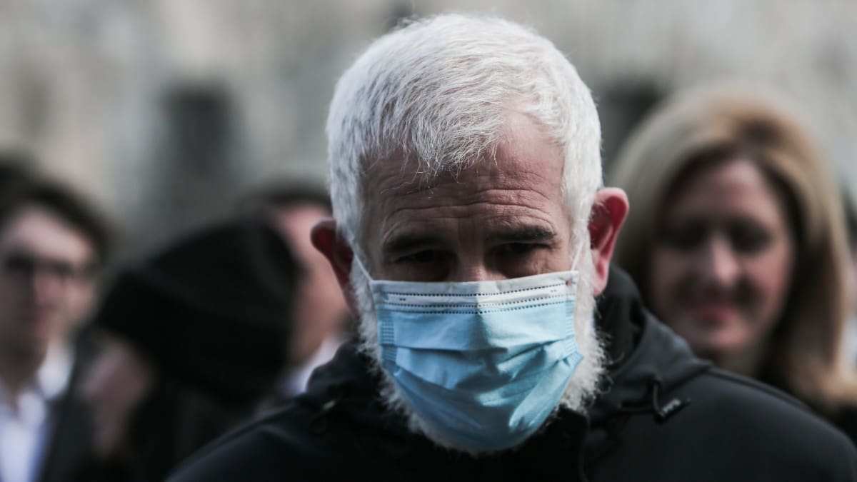 Η πρώτη δημόσια εμφάνιση του Πέτρου Φιλιππίδη – Πήγε θέατρο, έφυγε πριν ξεκινήσει!