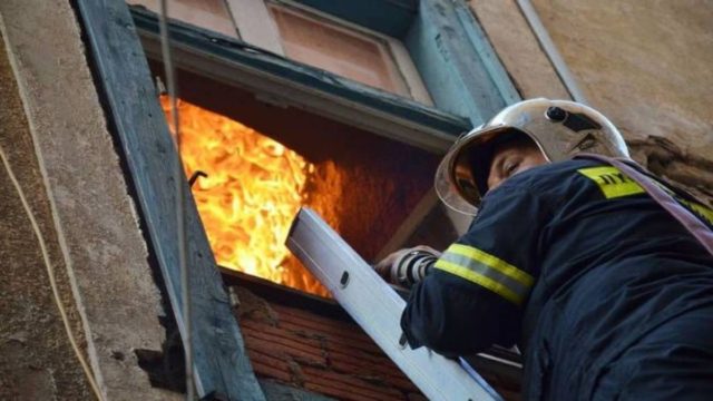 Φωτιά σε διαμέρισμα στον Παπάγο