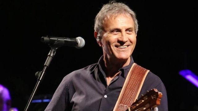 Αποκαλυπτικός ο Γιώργος Νταλάρας: «Πάντα έχω ενοχές για τα χρήματα που…»