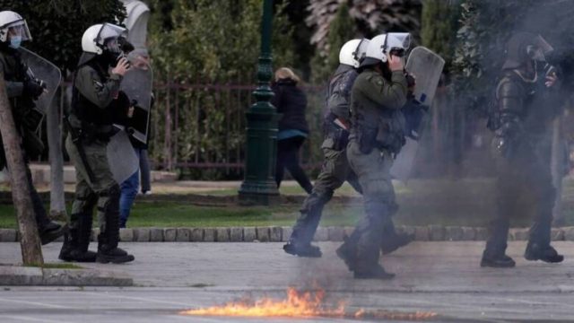 Συναγερμός στο Γουδή:  Επίθεση με μολότοφ στην έδρα των ΜΑΤ