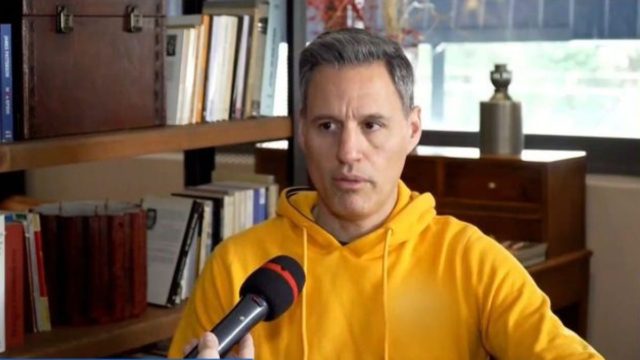 «Κάρφωσε» την Έλενα Παπαρίζου ο Γρηγόρης Πετράκος: «Δε θα κάνει καλό στην ανθρωπότητα αν δύο άντρες υιοθετήσουν παιδί»