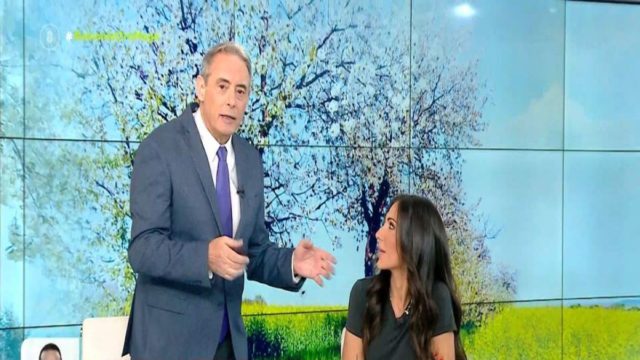 Απίστευτα σκηνικά με τον Ιορδάνη Χασαπόπουλο: Κλώτσησε δημοσιογράφο γιατί… «του χάλαγε το κάδρο» – Άλαλη η Ανθή Βούλγαρη (Video)