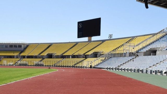 Αδιανόητα πράγματα: Ο φωτεινός πίνακας στο Καυτανζόγλειο φέρνει… σβούρες από τον αέρα! (video)