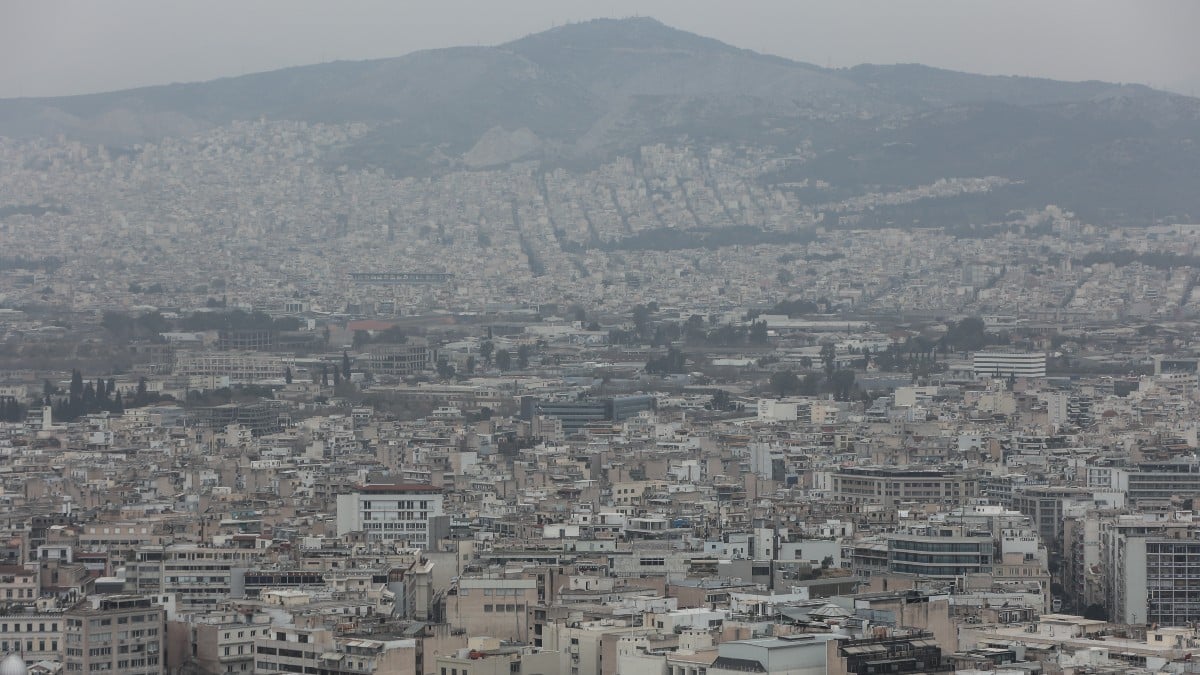 Καιρός σήμερα 4/3: Επιστροφή… στον Φεβρουάριο – Βροχές και καταιγίδες το Σαββατοκύριακο
