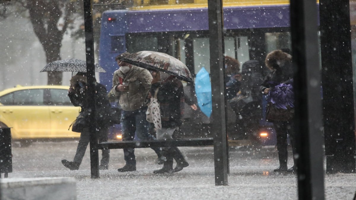 Έκτακτη προειδοποίηση Meteo: «Κατρακυλά» η θερμοκρασία – Η ψυχρή «εισβολή» θα φέρει χιόνι σε χαμηλά υψόμετρα