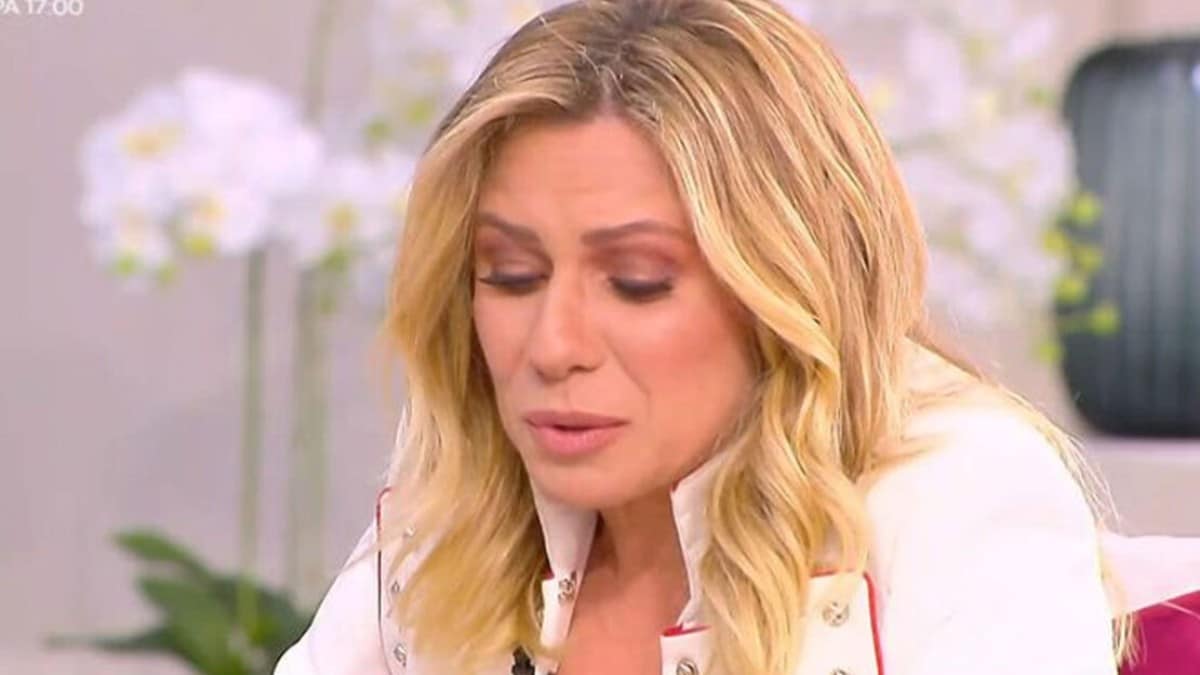 Σπάραξε η Κατερίνα Καραβάτου: «Είναι πολύ δύσκολο, όποια σχέση κι αν έχει κανείς…»