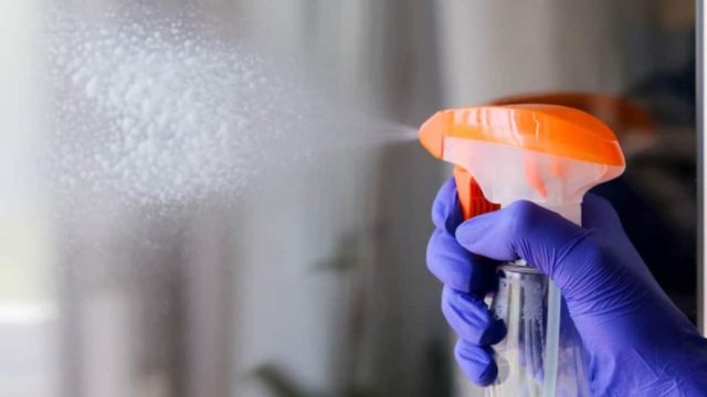 Αστραφτερά τζάμια στο…λεπτό: Το μυστικό των ειδικών για να μένουν πεντακάθαρα