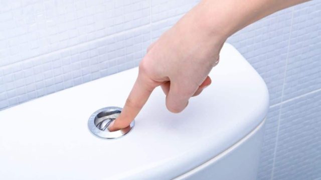 Ρίξτε ξύδι στο καζανάκι της τουαλέτας σας και πατήστε το! Δεν φαντάζεστε τι θα συμβεί