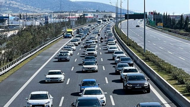 «Κόλαση» στους δρόμους της Αθήνας: Το απόλυτο χάος σε Εθνική και Αττική Οδό – Ποιοι δρόμοι προσεγγίζονται