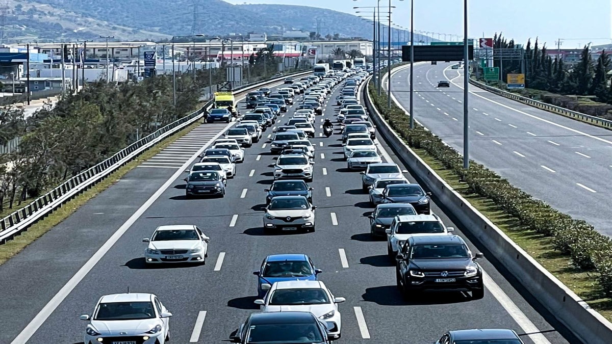 «Κόλαση» στους δρόμους της Αθήνας: Το απόλυτο χάος σε Εθνική και Αττική Οδό – Ποιοι δρόμοι προσεγγίζονται