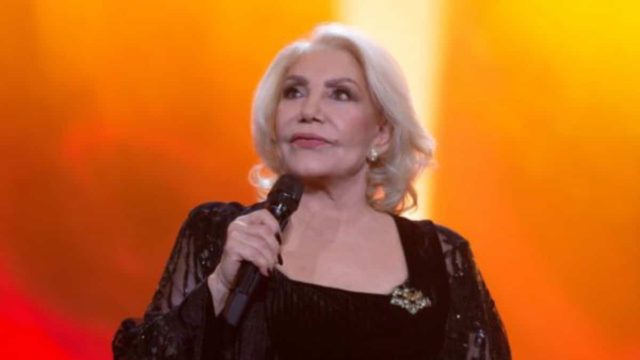 Αγνώριστη η Μαρινέλλα: Ποζάρει άβαφη και προκαλεί με την εμφάνιση της! (photo)
