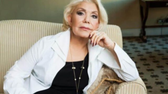 «Βόμβα» για τη Μαρινέλλα: Ο άγνωστος έρωτας της τραγουδίστριας με κορυφαίο πλαστικό χειρουργό – «Ήταν κολλημένη μαζί μου…»
