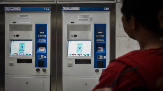 «Γολγοθάς» το Μετρό για χιλιάδες Αθηναίους – Τεράστιο πρόβλημα με τα χάρτινα εισιτήρια