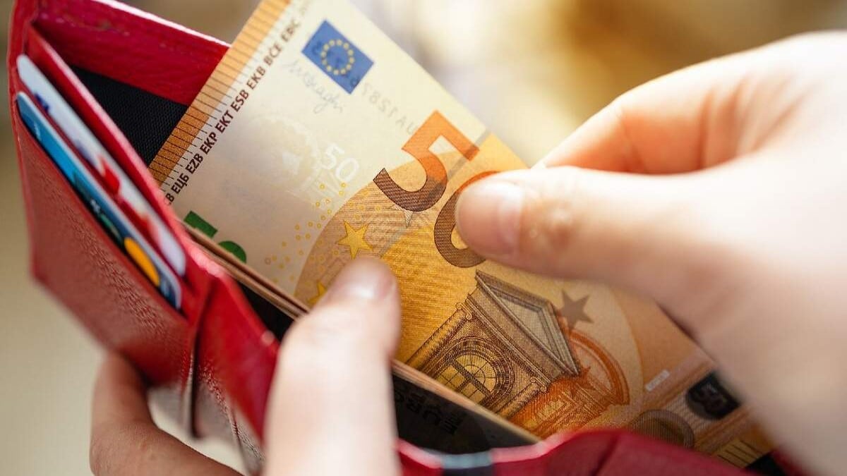 Ανατροπή με τον κατώτατο μισθό: Έκτακτη απόφαση της κυβέρνησης!