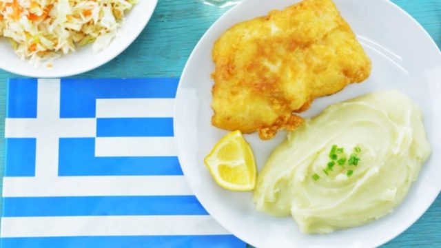 Το γνωρίζατε; Αυτός είναι ο λόγος που τρώμε μπακαλιάρο και σκορδαλιά την 25η Μαρτίου – Πώς καθιερώθηκε το έθιμο στην Ελλάδα;