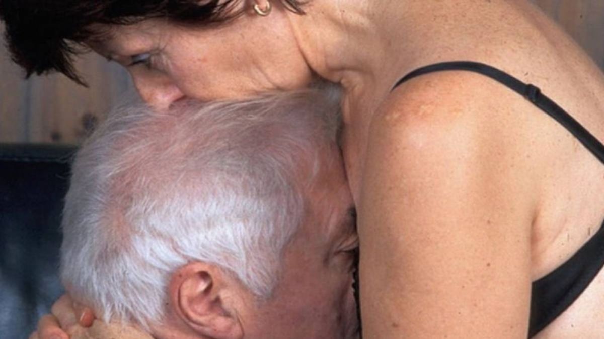 Νύφη έπιασε στα πράσα τον πατέρα της με την πεθερά της και έγινε…