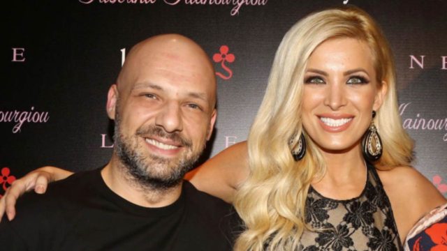 Κατερίνα Καινούργιου: «Ξανθιά, ηλίθια, με τρέσες που τα κάνει όλα εγωκεντρικά» – Η αιχμηρή απάντηση στον Νίκο Μουτσινά