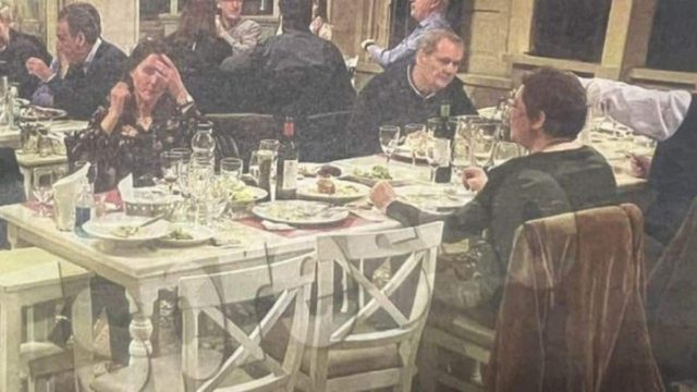Εικόνες ξεφτίλας: Οι γιατροί στη Λάρισα πάλευαν με τραυματίες από τα Τέμπη ενώ ο Π.Ι.Σ Δράμας έτρωγε μεζεκλίκια σε πολυτελές ξενοδοχείο