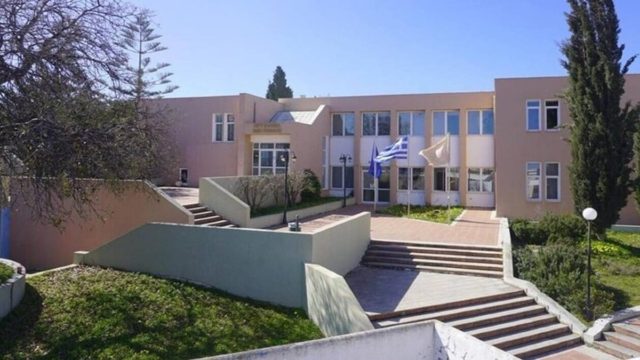 Πέθανε γνωστός καθηγητής του Πανεπιστημίου Κρήτης – Τον βρήκαν νεκρό στο γραφείο του (photo)