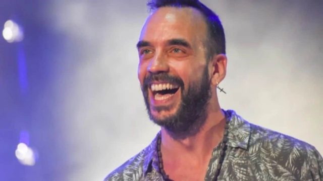 Γαμπρός ο Πάνος Μουζουράκης – Παντρεύεται την εκλεκτή της καρδιάς του στην Αίγινα (video)