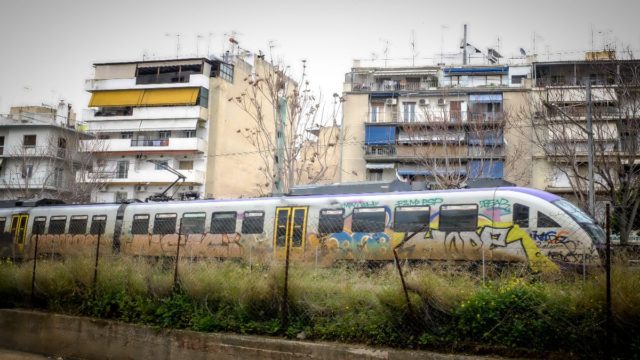Απεργία: «Χειρόφρενο» αύριο Δευτέρα (6/3) και στον Προαστιακό – Νέα κινητοποίηση των σιδηροδρομικών