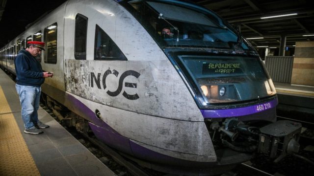 Τραγωδία στα Τέμπη: Στις ράγες ξανά τα τρένα! Ξεκίνησαν μετ’ εμποδίων τα δρομολόγια – Οι γραμμές που θα λειτουργήσουν και τα μέτρα ασφαλείας για την επανεκκίνηση (Video)