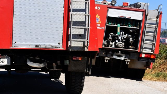 Συναγερμός στην Εύβοια: Ξέσπασε φωτιά σε επιχείρηση της Χαλκίδας – Αναφορές για εκρήξεις