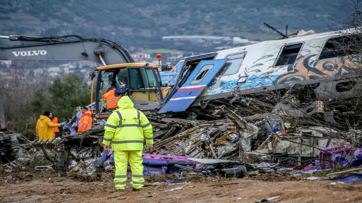 Σύγκρουση τρένων στα Τέμπη: Τα κομμάτια στο «παζλ» των ευθυνών – Τα μοιραία λάθη του σταθμάρχη, το νέο στοιχείο «κλειδί» και η δυνατότητα να αποτραπεί η τραγωδία (Video)