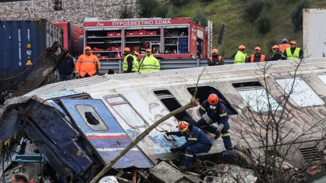 Σύγκρουση τρένων στα Τέμπη: «Μαμά θα σε πάρω όταν φτάσουμε…» – Ανατριχιαστική περιγραφή για το τελευταίο τηλεφώνημα 23χρονου (Video)