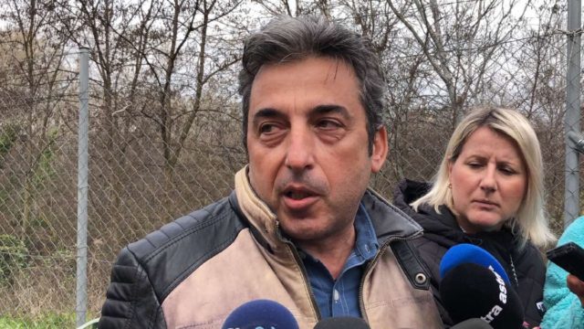 Σύγκρουση τρένων στα Τέμπη: «Να το χαίρονται το τρενάκι του τρόμου! Μας ζητούν αναγνώριση από ρούχα, τατουάζ! Δεν έχουμε καμία ενημέρωση» – Σε απόγνωση πατέρας αγνοούμενου (Video)