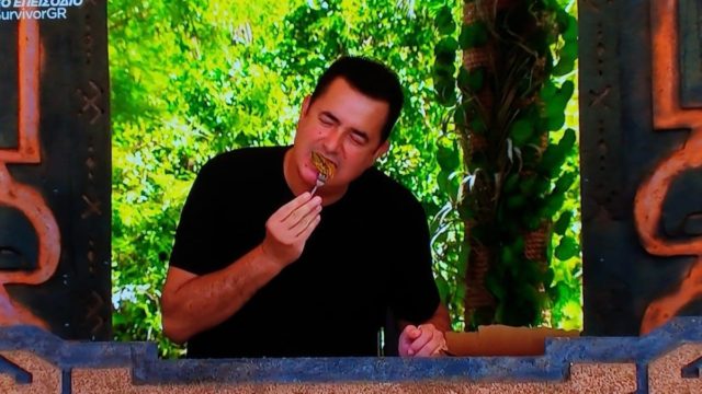 Survivor All Star: «Έβαλα και φυστικάκι Αιγίνης…» – Ο Ατζούν άρχισε… δημοπρασία για το φαγητό τρώγοντας μπροστά στους παίκτες και το Twitter δάκρυσε