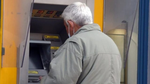 Εφάπαξ βοήθημα για τις συντάξεις – Τι αλλάζει με την πληρωμή του