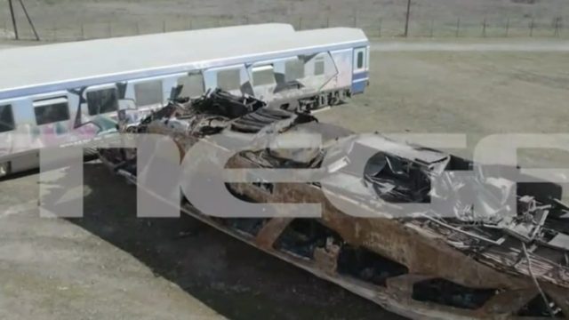 Τραγωδία στα Τέμπη: Καρβουνιασμένα βαγόνια, άμορφες μάζες σιδερικών, αποκαΐδια και μυρωδιά θανάτου- Σοκάρουν οι εικόνες από το σημείο της σύγκρουσης (Video)