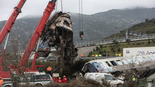 Έγκλημα στα Τέμπη: Δύο φιάλες υγραερίου στο σημείο του δυστυχήματος – Η «αμαρτωλή» σύμβαση του ΟΣΕ για το σύστημα τηλεδιοίκησης
