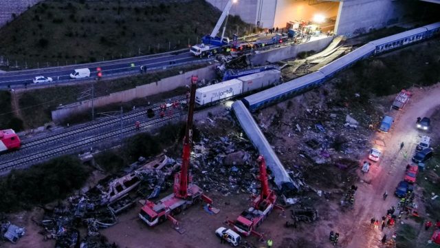 Τραγωδία στα Τέμπη: «Σεισμός» με απίστευτη καταγγελία – «Η εμπορική αμαξοστοιχία μετέφερε παράνομο φορτίο…»