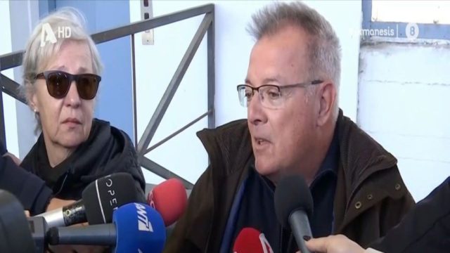 Τραγωδια στα Τέμπη: «Θα έπρεπε να έχουν αυτοκτονήσει! Με τόσες ψυχές επάνω στην πλάτη τους πως θα…» – Ξεσπάθωσε πατέρας επιβάτιδας του μοιραίου τρένου (Video)