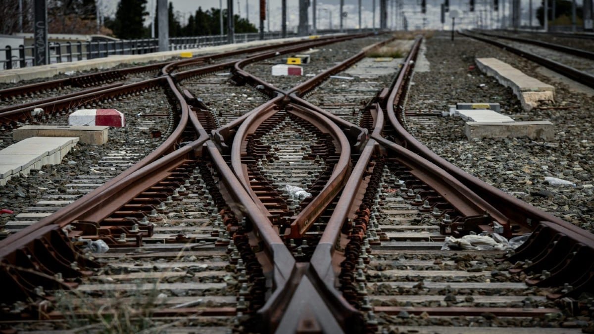 Τέμπη: «Ήμουν 20 μέρες χωρίς ρεπό» – Αποκαλύψεις «φωτιά» από τον σταθμάρχη της πρωινής βάρδιας (Video)