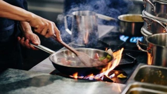 Η γιαγιά ξέρει: Αυτό είναι το μυστικό της για να μην μυρίζει το σπίτι τηγανίλα