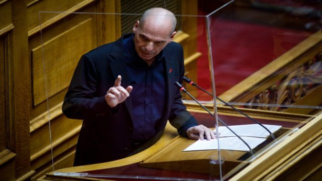 Γιάνης Βαρουφάκης: Ελεύθερος με περιοριστικούς όρους ο 17χρονος που είχε συλληφθεί για την επίθεση στον Γραμματέα του ΜέΡΑ 25