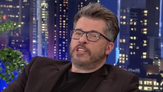 Ανελέητο ξέσπασμα Χάρη Βαρθακούρη: «Χειροκρότημα και γλείψιμο στην αγαπημένη τους βοσκό…»