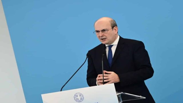 Κατώτατος μισθός – Χατζηδάκης: 20% η αύξηση σε 2 χρόνια – Τι κερδίζουν οι εργαζόμενοι (Video)