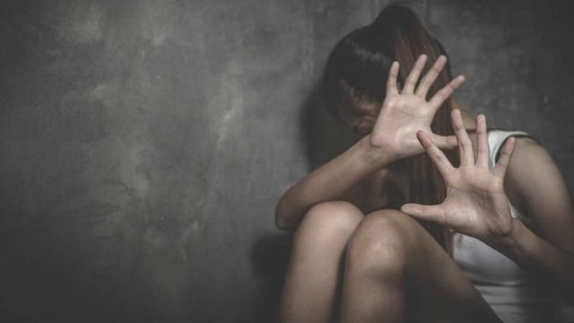Κολωνός: Επίθεση με μαχαίρι δέχτηκε η 12χρονη – Μασκοφόρος ο δράστης που την τραυμάτισε