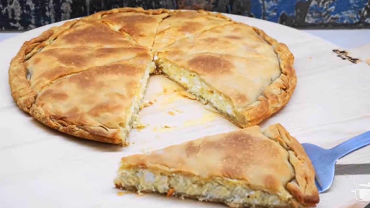 Χωριάτικη τυρόπιτα με 3 τυριά και τραγανό φύλλο έτοιμη σε 20′