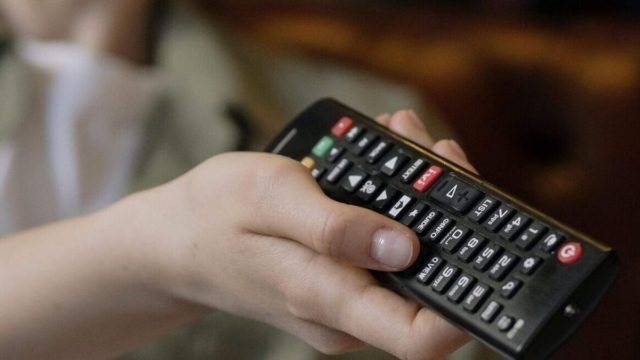 «Ορυμαγδός» με την τηλεθέαση της Πέμπτης (20/4) – Ποιοί άγγιξαν την κορυφή και ποιοί ρίχνουν μαύρο δάκρυ