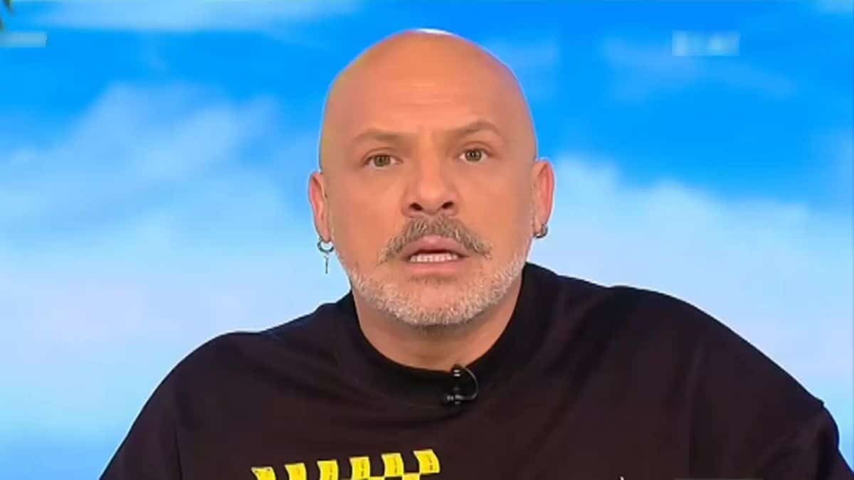 Έξαλλος ο Νίκος Μουτσινάς: «Δεν είναι ωραία αυτά. Δεν ρωτάνε για τα…» (video)