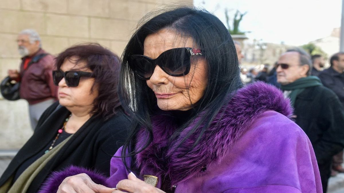 Ζωζώ Σαπουντζάκη: Αποκάλυψε το μυστικό στην διατροφή της για να διατηρεί την σιλουέτα της άψογη στα 89 της χρόνια