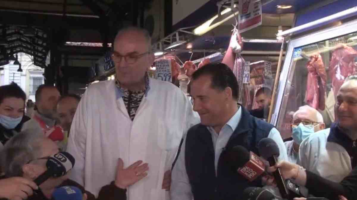 «Φτου σου σκόρδα, έτσι να είσαι άβαφτος!» – Γιαγιά αποθέωσε τον Άδωνι Γεωργιάδη (Video)