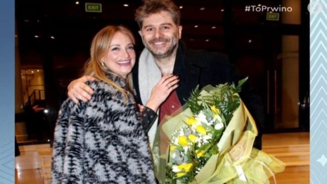 Πιασμένοι χέρι-χέρι Αλέξανδρος Μπουρδούμης και Λένα Δροσάκη – Πλάνα από την υπόκλιση στην τελευταία παράσταση όπου συμπρωταγωνιστούσαν (Video)