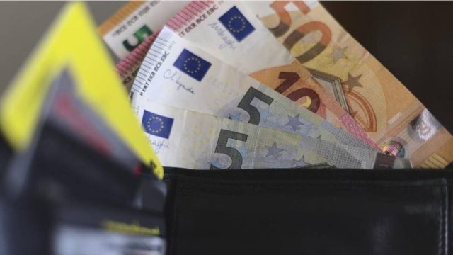 «Γκάζι» για εφάπαξ και συντάξεις από τον ΕΦΚΑ – Προσεχώς στα ΑΤΜ οι δικαιούχοι