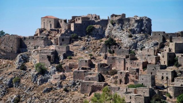 Ανάβατος: Το χωριό στη Χίο που μοιάζει με χρονομηχανή και κόβει την ανάσα (Video)